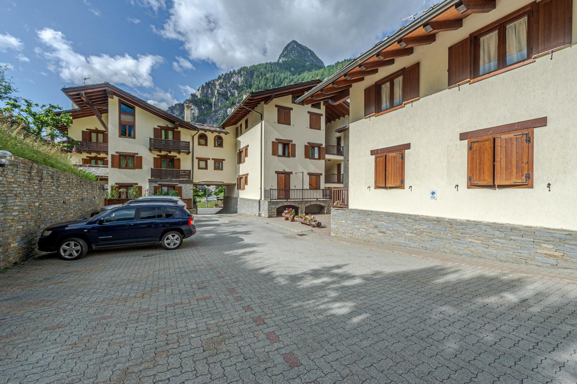 Casa Beatrice - Wifi, Parcheggio E Vista Montagna - Cour 0231 Apartment Courmayeur Exterior photo