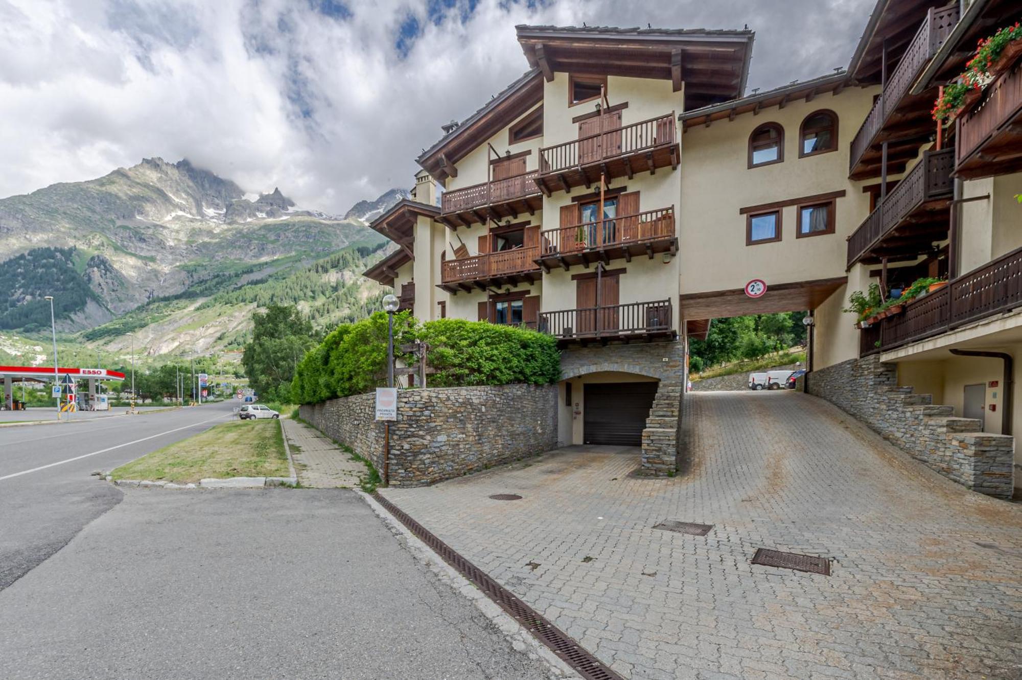 Casa Beatrice - Wifi, Parcheggio E Vista Montagna - Cour 0231 Apartment Courmayeur Exterior photo